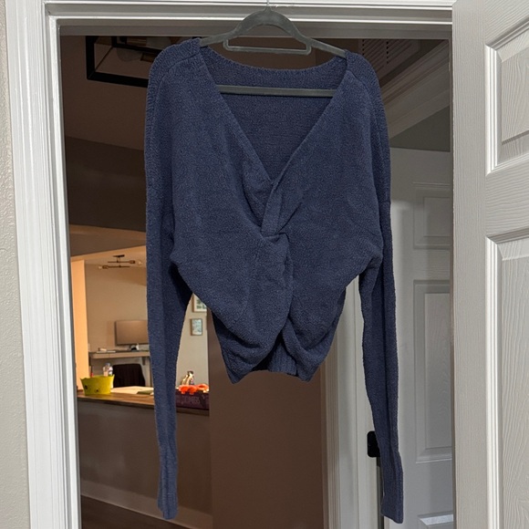 Cozy Blue Knotted Sweater - Picture 1 of 3